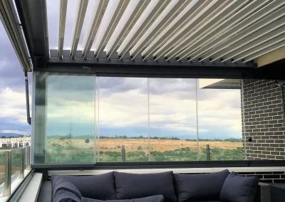 Cerramiento de pérgola bioclimática en Madrid