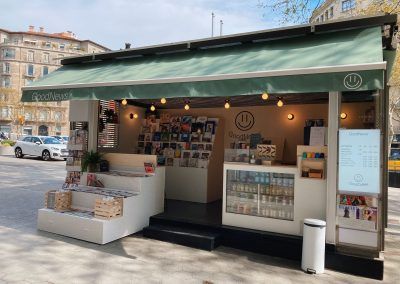 Instalacion de toldo en comercio en Madrid