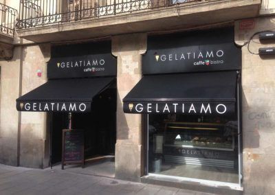 Toldo para local comercial en Madrid a medida