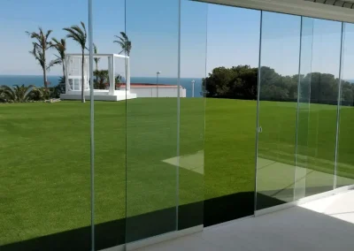 Cerramiento de cristal corredero en Madrid