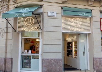 Toldos comercios Madrid personalizacion de colores