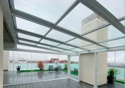 Techo móvil de cristal instalado en Madrid