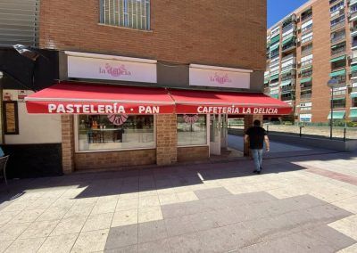 Toldos para negocios en Madrid proteccion solar