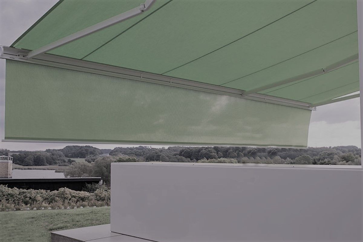 Características clave de los toldos verticales para protección solar