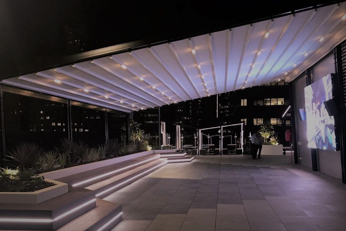 Toldos con iluminación LED integrada para tu espacio exterior