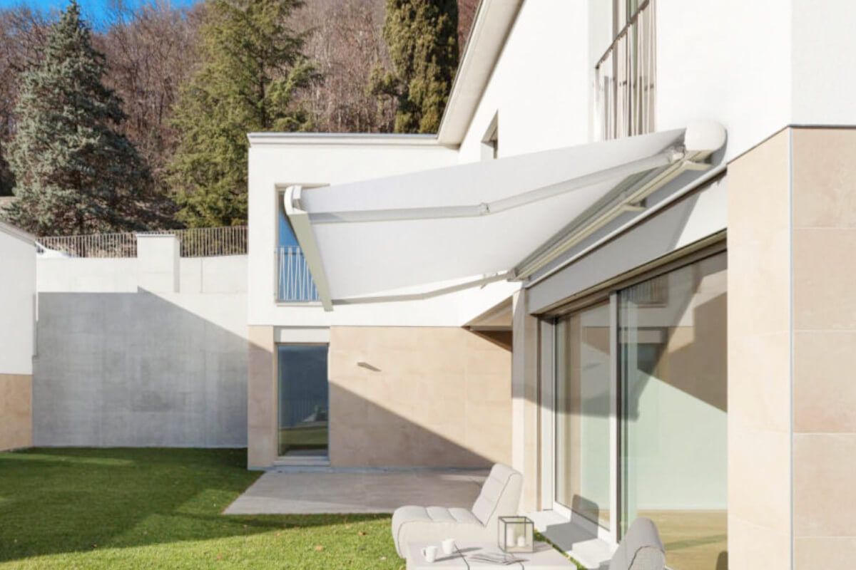 Toldo cofre articulado: máxima protección de la lona