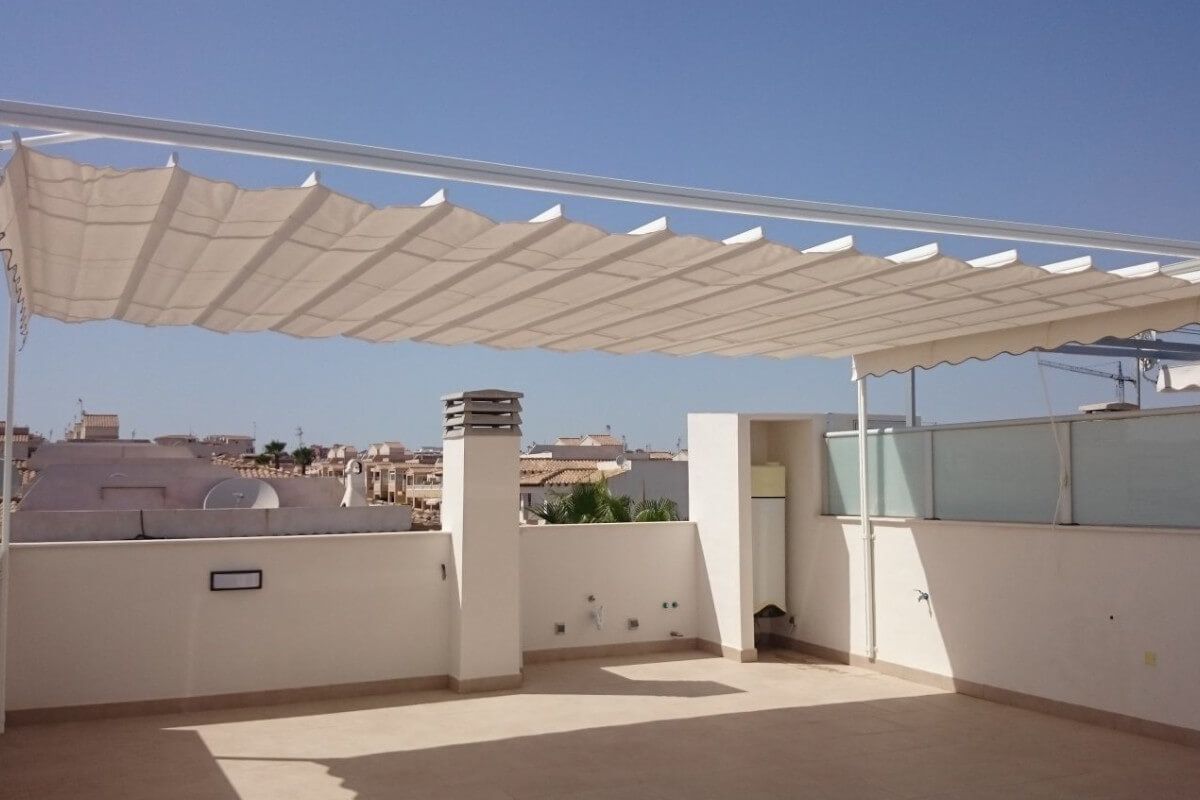 Pérgola en Madrid para áticos y terrazas