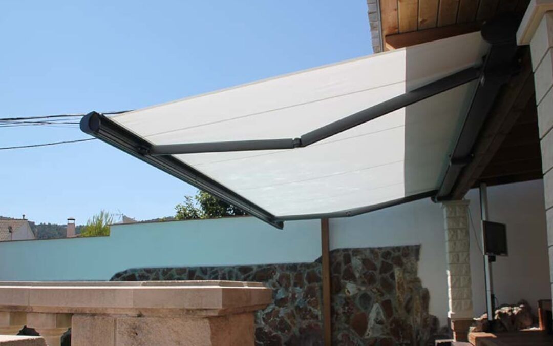 ¿Qué color de toldo protege más del calor?