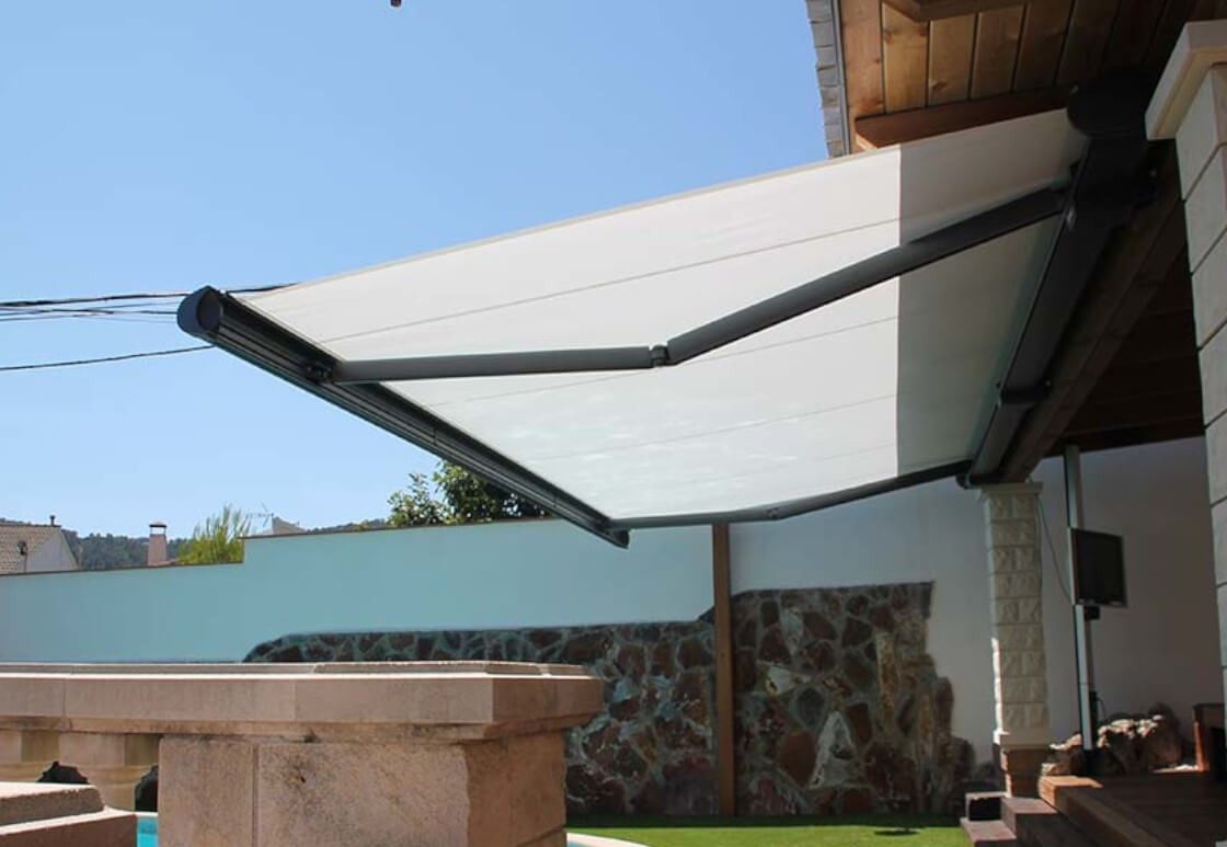 ¿Qué color de toldo protege más del calor?