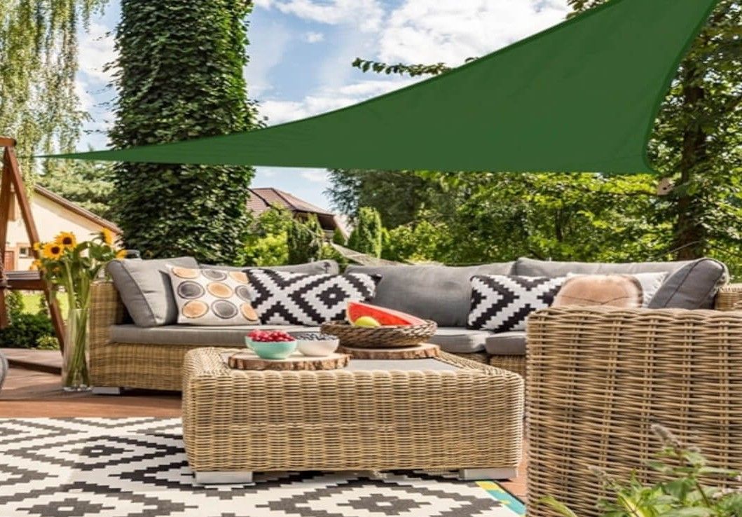¿Cuál es el color de toldo ideal para las zonas soleadas?