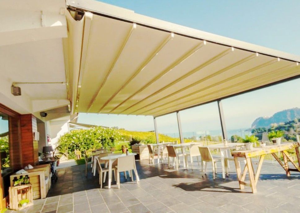 Toldos para hostelería: amplía tu terraza y gana clientes