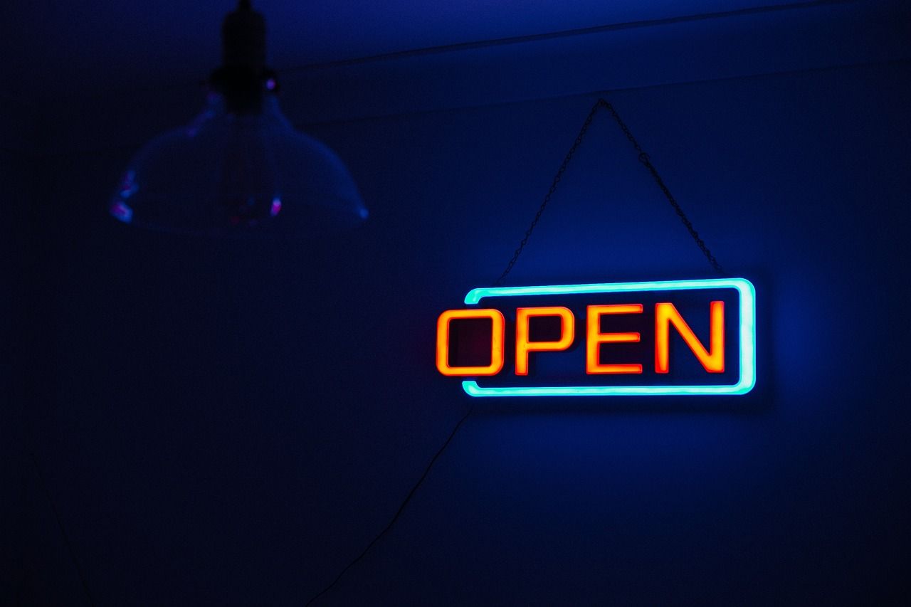Rótulos luminosos: atrae clientes a tu negocio día y noche