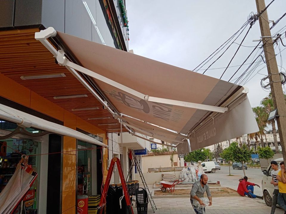 Toldos impermeables en Madrid: protección total contra la lluvia