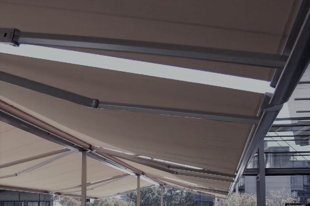 Toldos retráctiles en Madrid: flexibilidad y comodidad para tu espacio