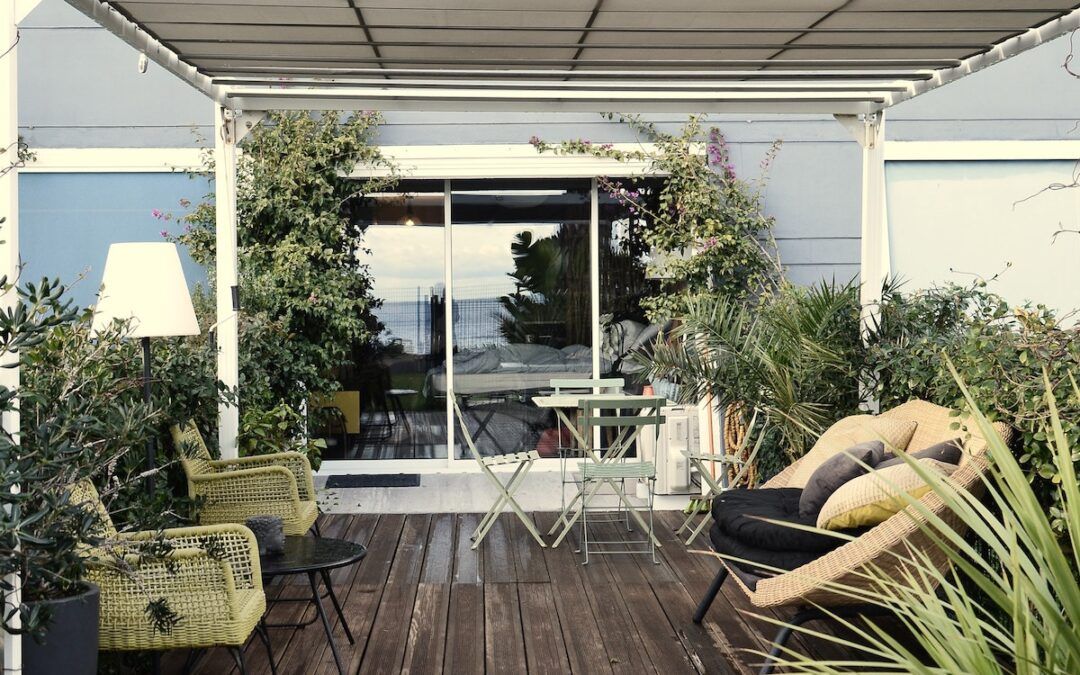 Toldos para jardín: sombra y estilo para tu espacio verde