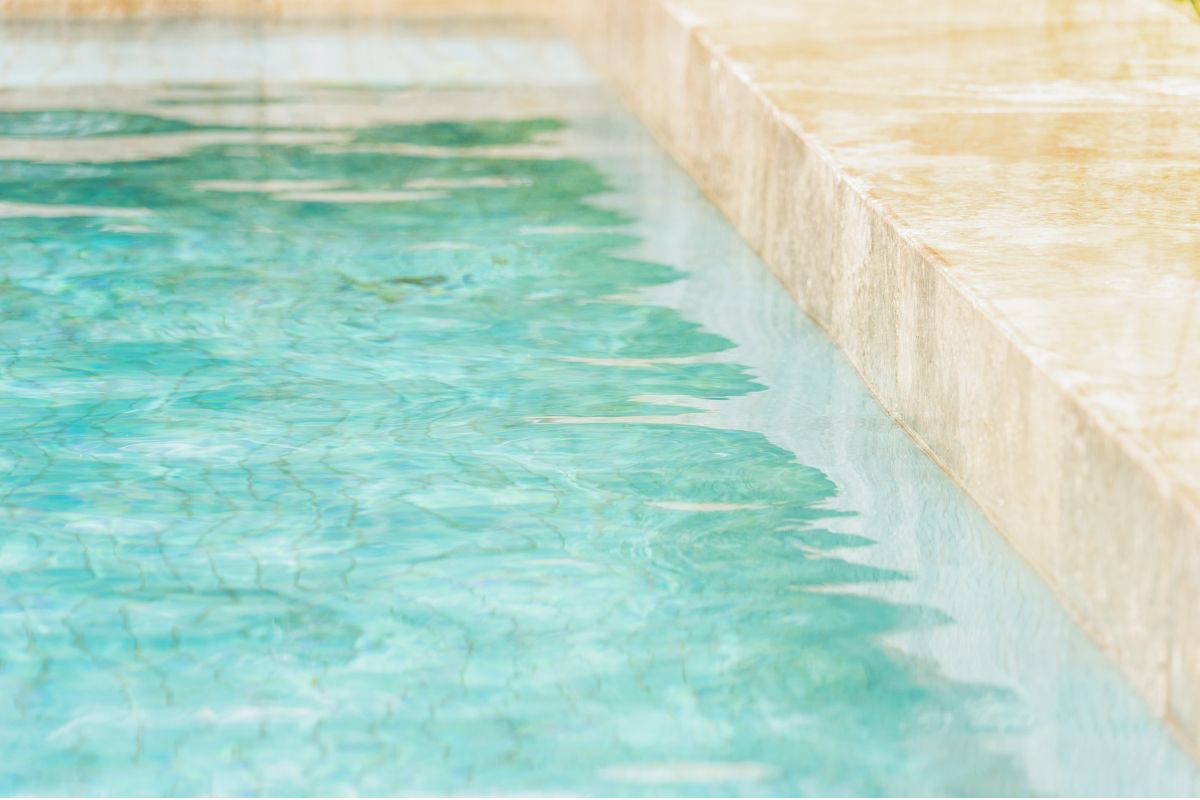Mantenimiento de la lona de la piscina