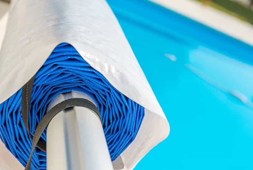Ventajas de cubrir la piscina con una cubierta a medida