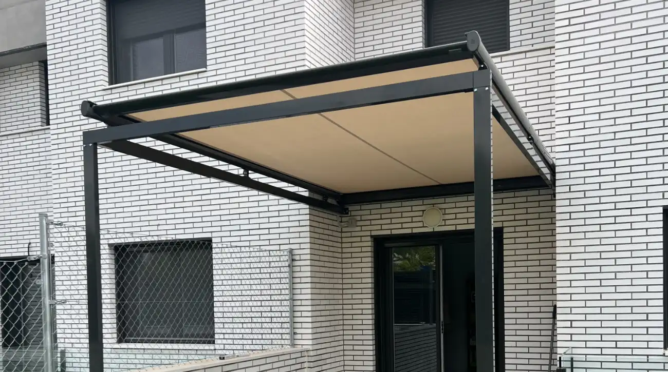 Lona tensada para pérgola veranda de aluminio en Madrid