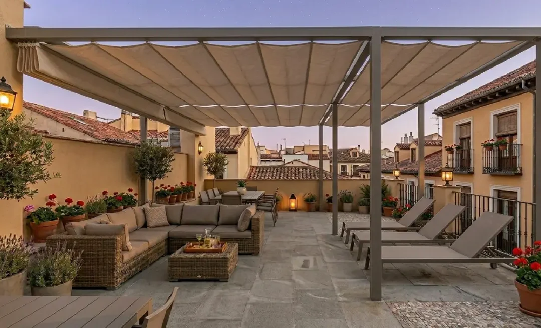 Pérgola de lona tensada en ático de Madrid